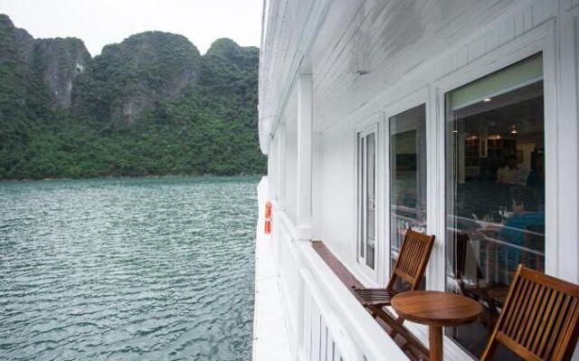 L'Azalee Cruise Halong