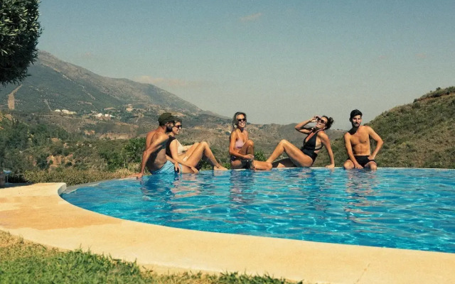 Luxurious 5 Bedroom Villa With Waterfall Closeby