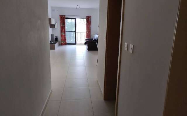 Spacious Apartment 5 Minutes Walk From The Beach