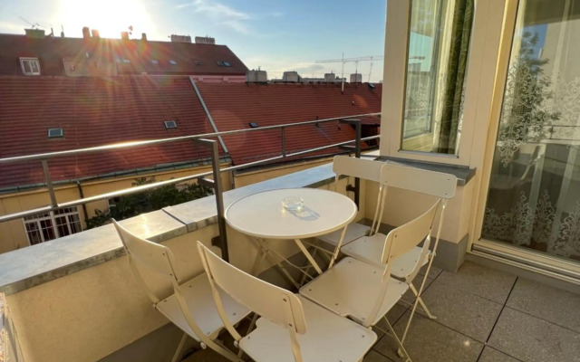 The Dante Prague Apartments - Family Apartments with FREE PARKING