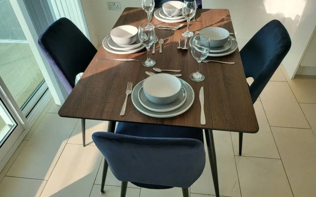 Seafront 3 Bed Duplex Apartment, Portland