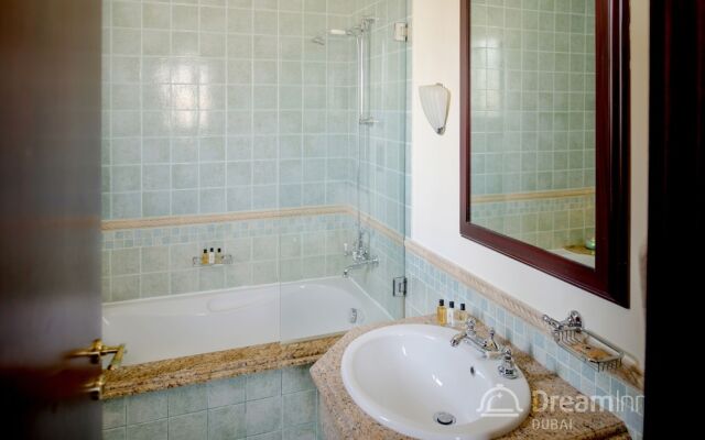 The Palm Jumeirah Villas - Frond O