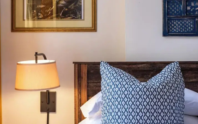 The Woodford Hotel