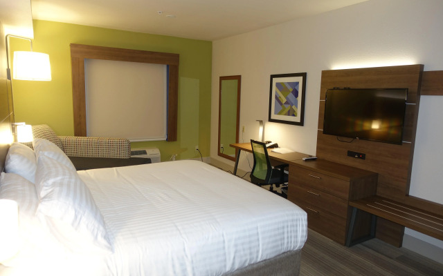 Holiday Inn Express & Suites Brentwood by IHG