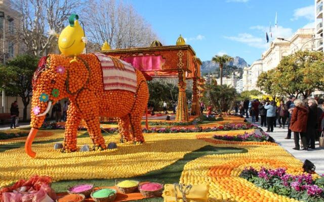 Cozy apartment by the sea