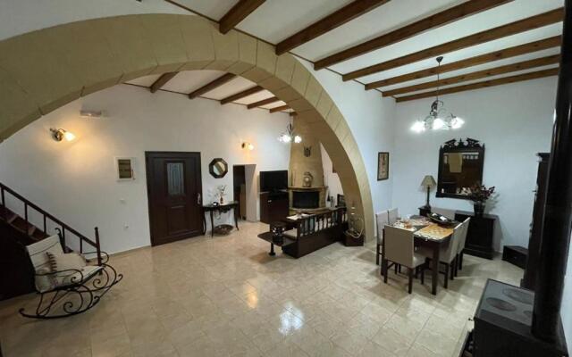 KAMARA traditional house