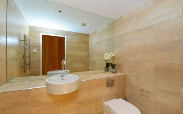 Modern 2 Bed Flat in the Heart of Kensington