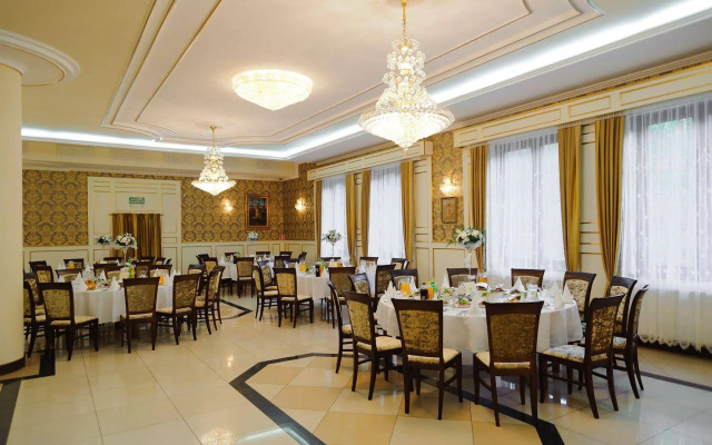 Hotel Dworek Tryumf Dąbrowscy Spółka Jawna