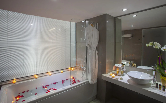King Evelthon Beach Hotel & Resort