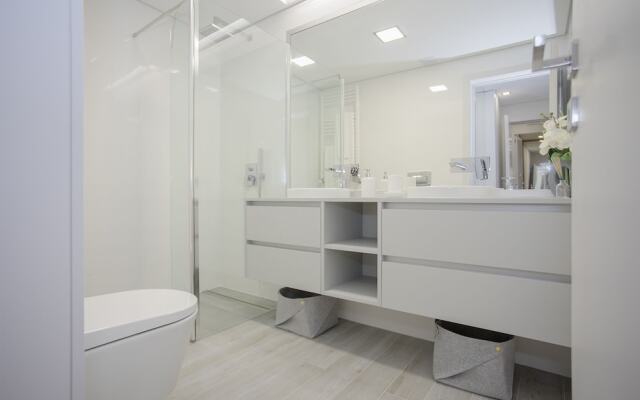 Liiiving- Luxury River View Apartment II