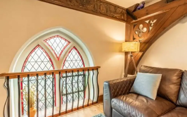 Host Stay The Nave
