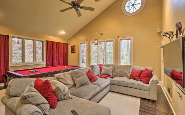 Cozy Conyers Cabin w/ Fireplace & Pool Table!