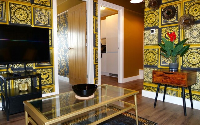 Sexy Luxurious Versace Apartment Near Sheffield