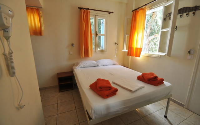 Santorini Camping Rooms