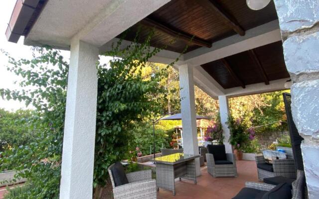 Villetta con piscina 10 posti letto Scario