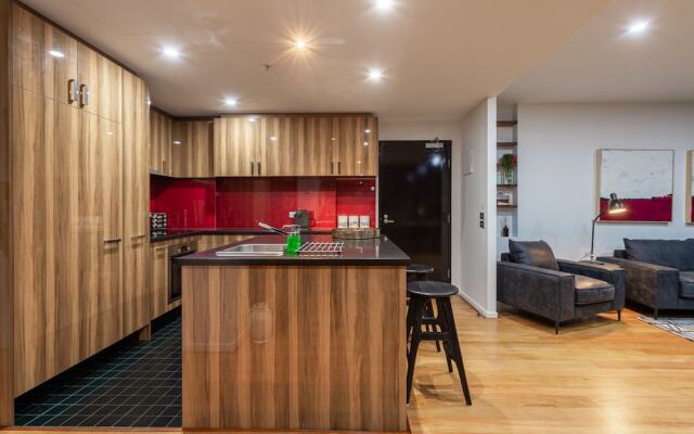 Luxury 3 Bed 2 Bath City Views