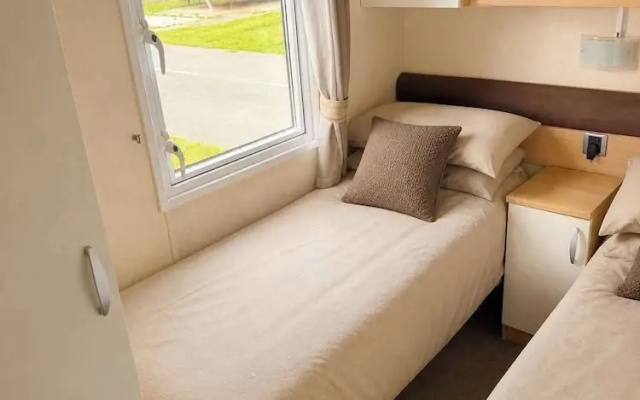 Caravan Meg Sleeps 6 With Free Parking