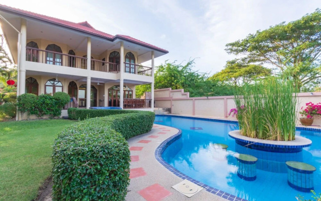 4 BR Pool Villa in Great Location - CV4