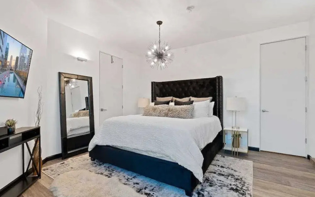 2BR Designer Condo East Downtown Austin