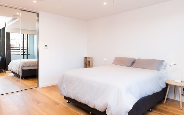 Modern Apartment in Darling Harbour