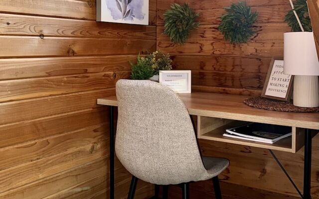 Thyme Out 2 Bedroom Home by NW Comfy Cabins by RedAwning