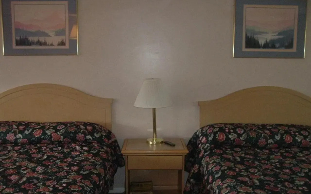 Fels Three Crown Motel