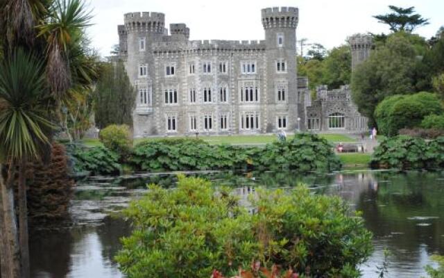 Oldcourt House Bed and Breakfast