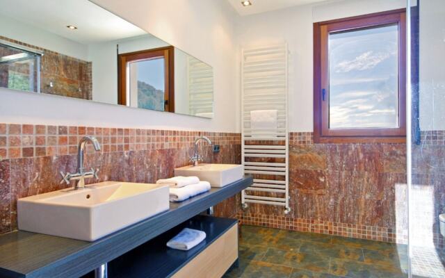 Villa - 4 Bedrooms with Pool, WiFi and Sea views - 104976
