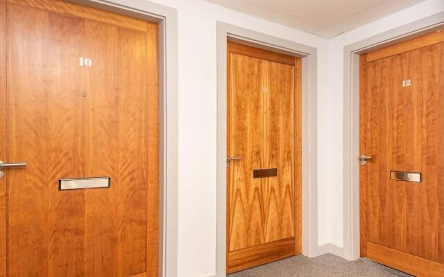 Light and Bright 1BR Apartment Close to Station