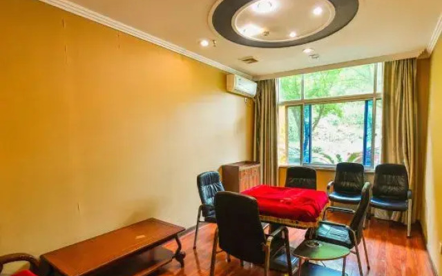 Longquan Hotel