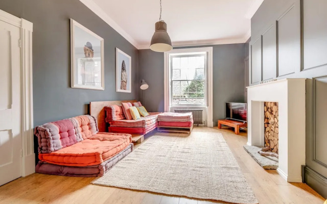 Spectacular 4BR Townhouse in Georgian Quarter, free parking