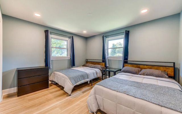 Charming Charlotte Home: 2 Mi to Downtown!