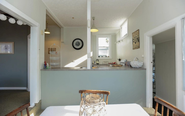 Puriri Downtown Villa - Napier Holiday Home