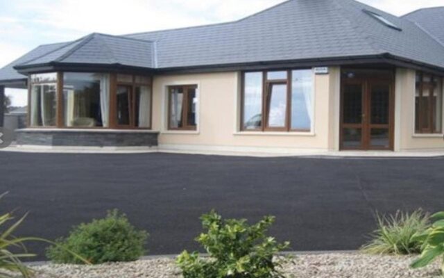 Killarney House
