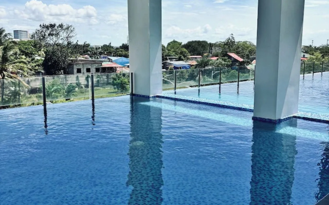 Bright & Airy Urban Escape