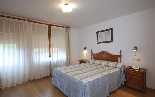 Hotel Trespalacios