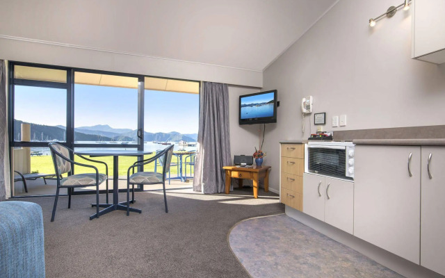 Bay Vista Waterfront Motel Picton
