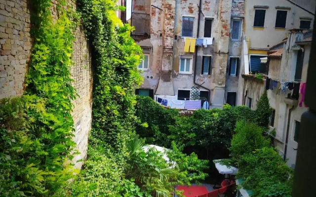 Cà Tron Apartment