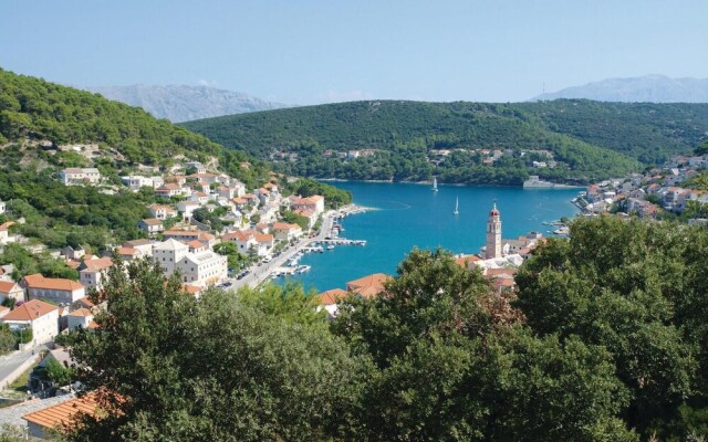 Amazing Home in Pucisca With 3 Bedrooms, Wifi and Outdoor Swimming Pool