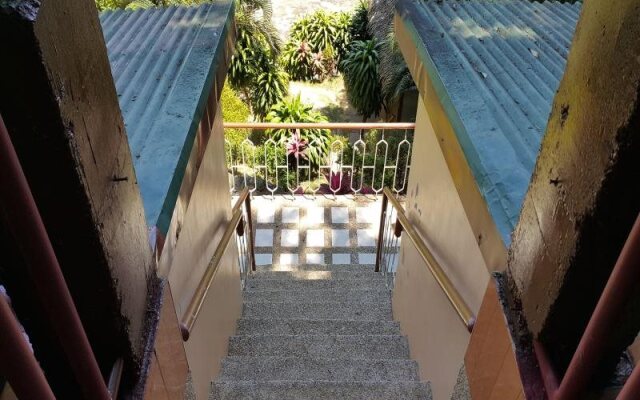 Lagundian Hills Lodging House