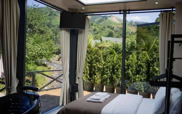 Mirrorland Bungalow