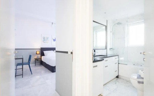 Elegant Coastal Haven Fully Renovated 3-bedroom Apartment