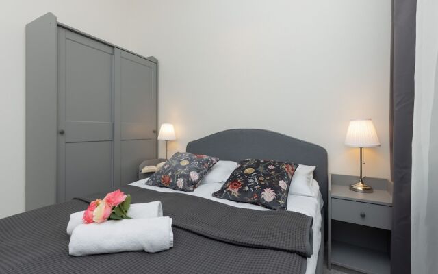Warsaw 2 Bedrooms Apartment by Renters