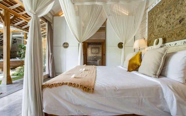 Luxury 4 Bedroom Villa With Private Pool, Bali Villa 2007