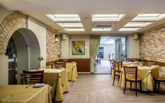 Ratonda Centrum Hotel