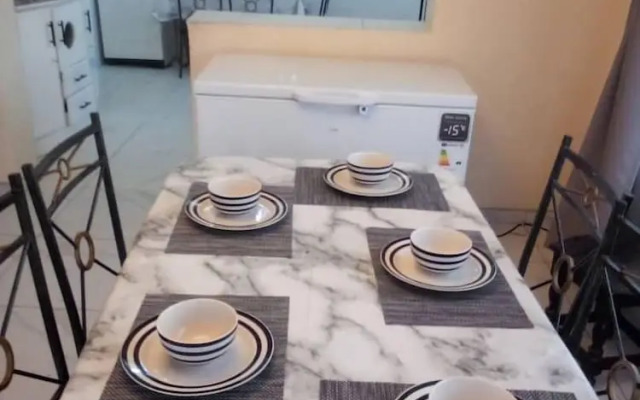 Manacomfy - 14bed House - 4 Baths - Victoria Falls