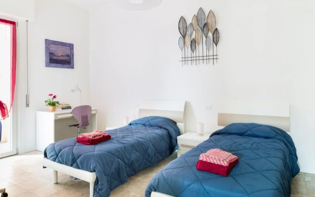 Parma Railway Station Apartment with Garage