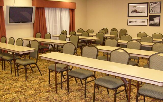 Country Inn & Suites Charleston