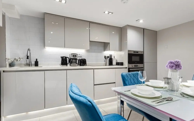 Modern Battersea Suite - London City Retreat