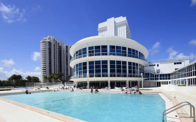 Castle Beach Club Apartments